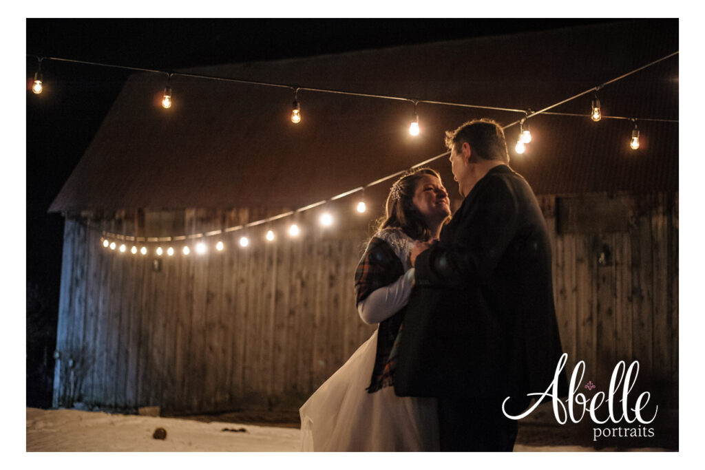 Winter wedding at Strathmere (Ottawa) photographed by Ottawa photographer Abelle Portraits Studio.
