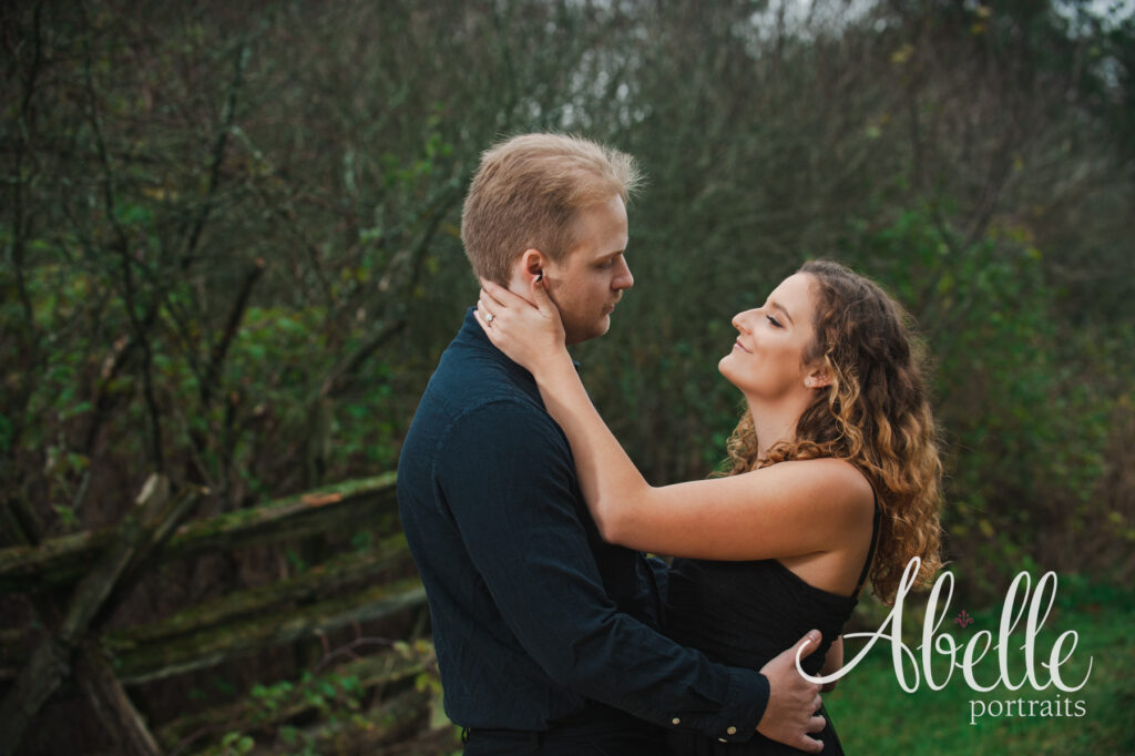 Brockville Ontario engagement portrait session. Photographed by Abelle Photography.