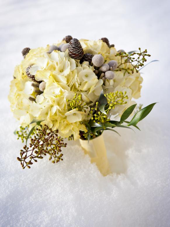 Winter wedding bouquet from Fleurifik