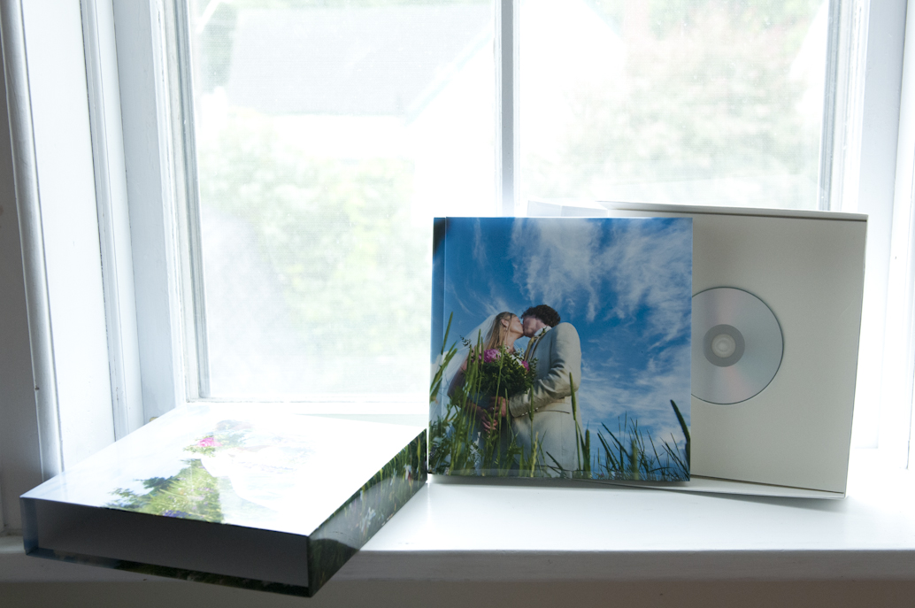 Album 10 po. couverture rigide, boîte et emplacement pour DVD - 10 inch padded cover album with box and DVD placeholder.