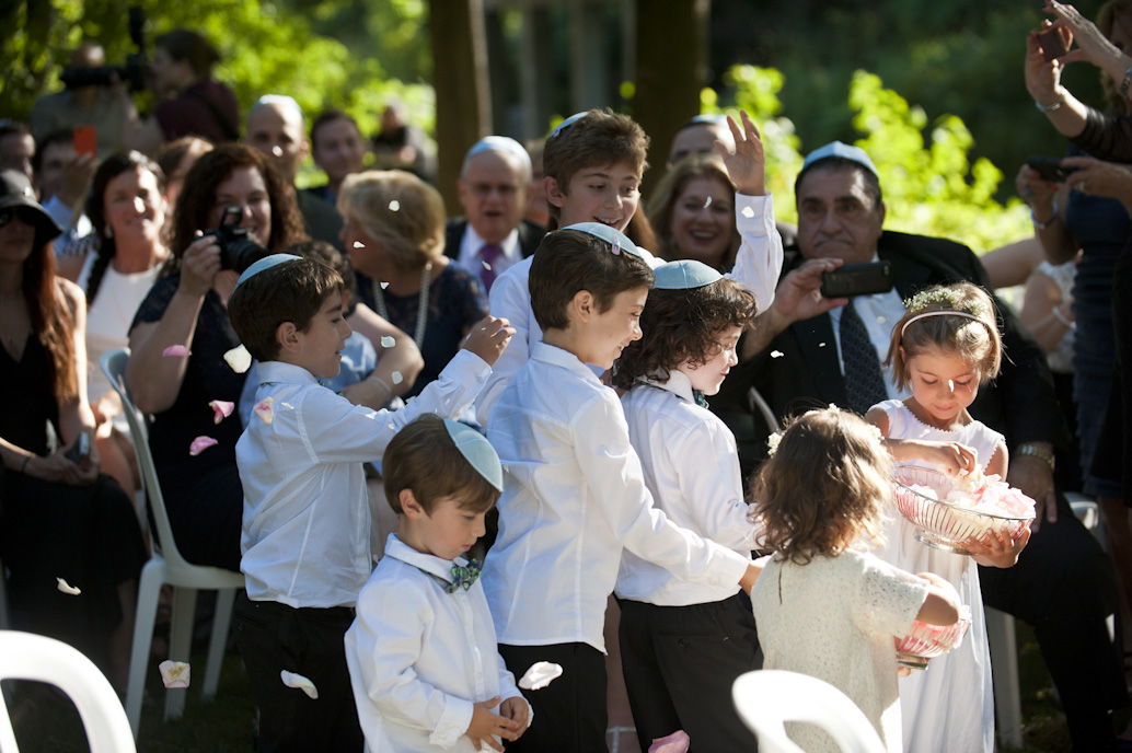 Wedding ceremony at Parc Jean-Drapeau, Montreal: Abelle photographie